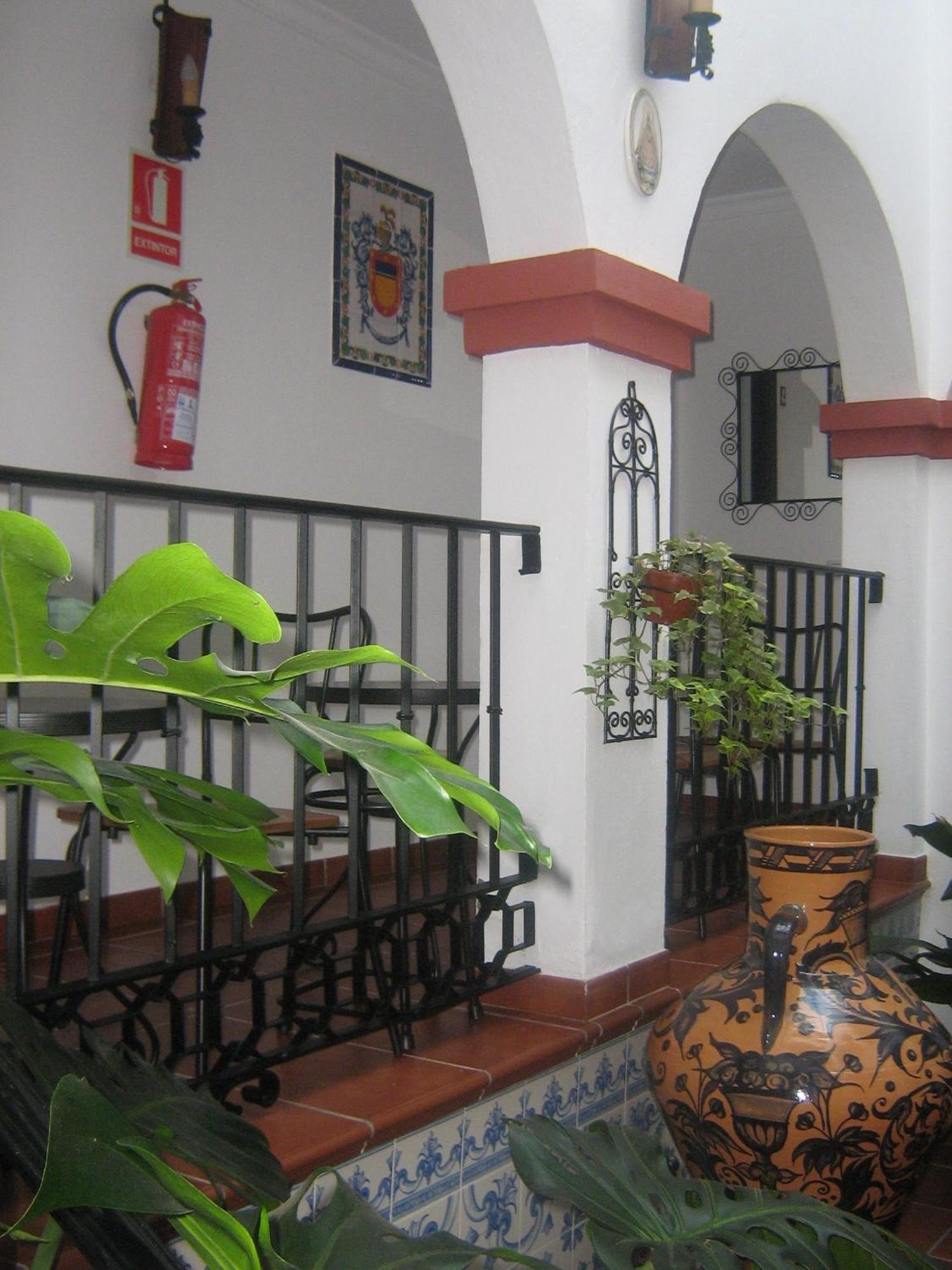 Apartamentos Turisticos Casa Cantillo Carmona  Extérieur photo